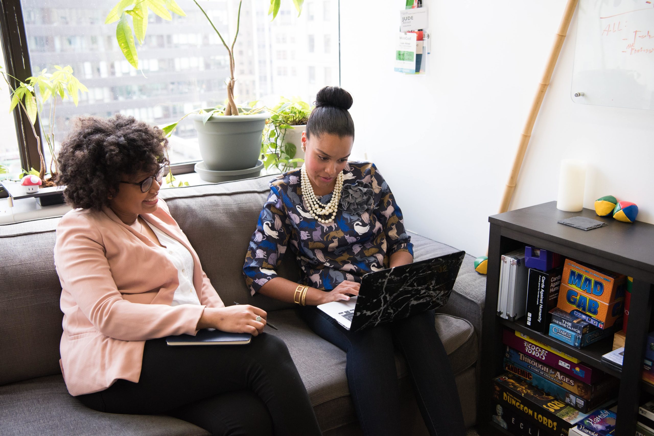 black-women-laptop-talking-couch